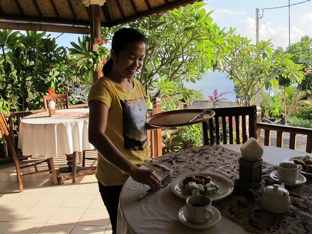 Barong Cafe Bungalow And Restaurant Amed Exterior foto